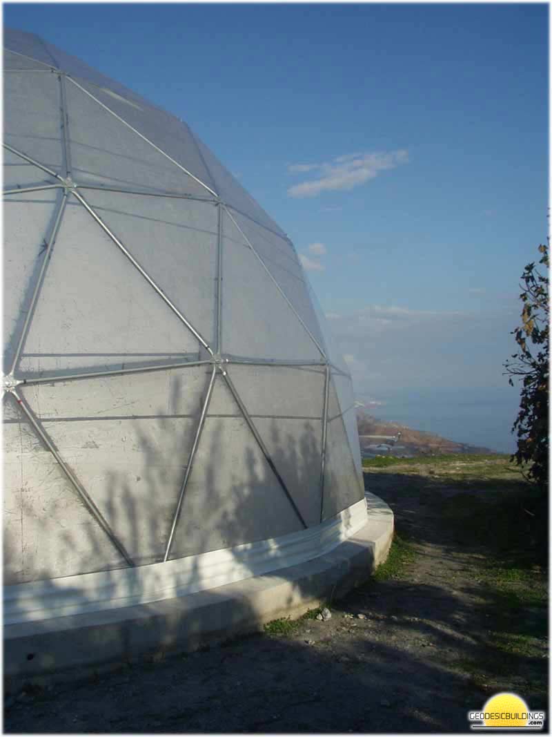 Geodesic dome greenhouse